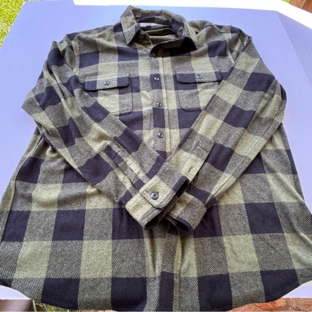 True Grit Green and Black Plaid Button-Up Shirt XL